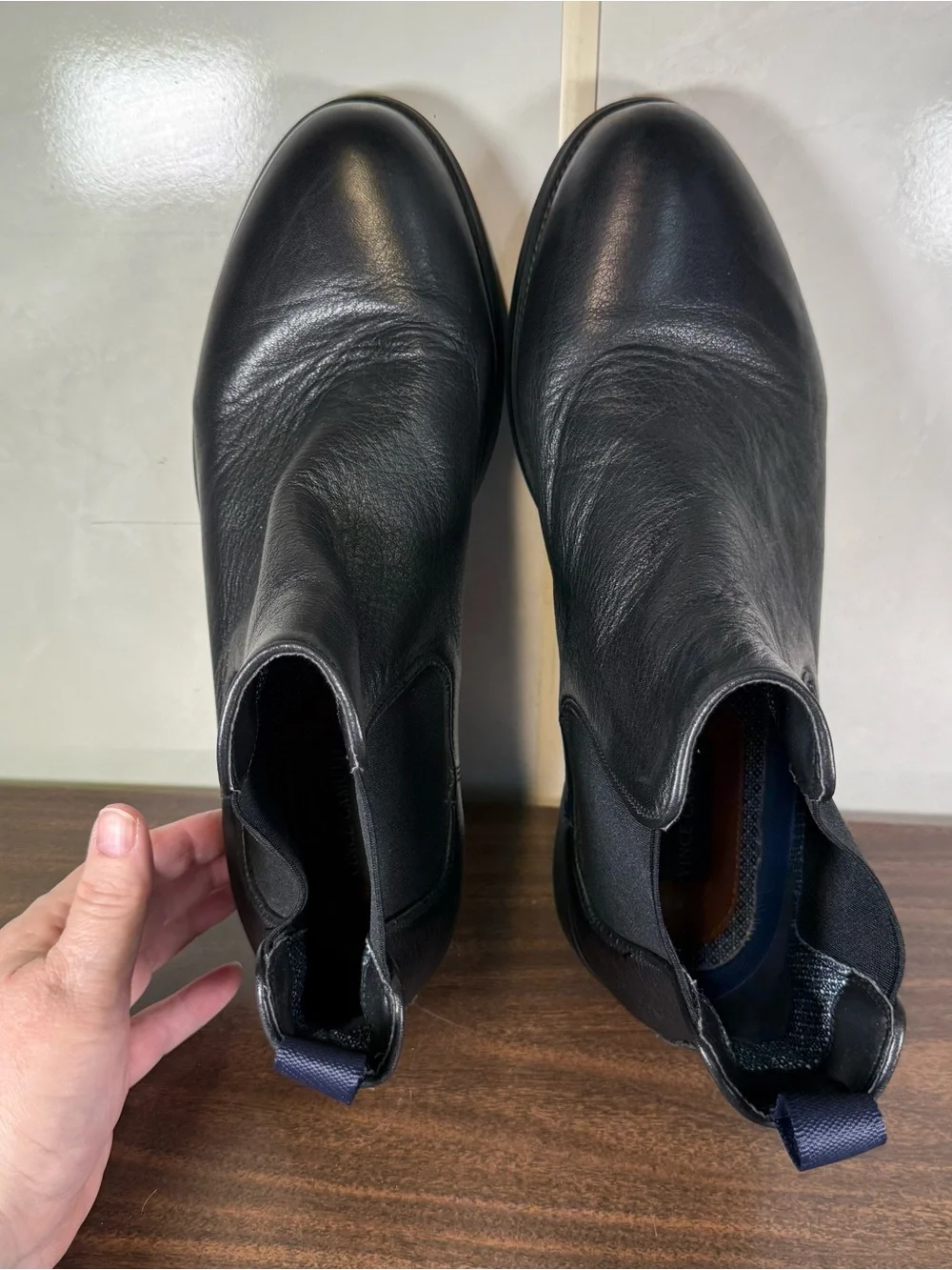 Vince Camuto Laken Lug Black Leather Chelsea Boots Mens 11 Pull On EUC